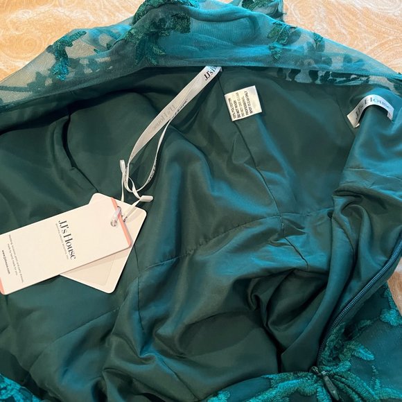 Holiday Special Occasion Dress - Picture 5 of 6